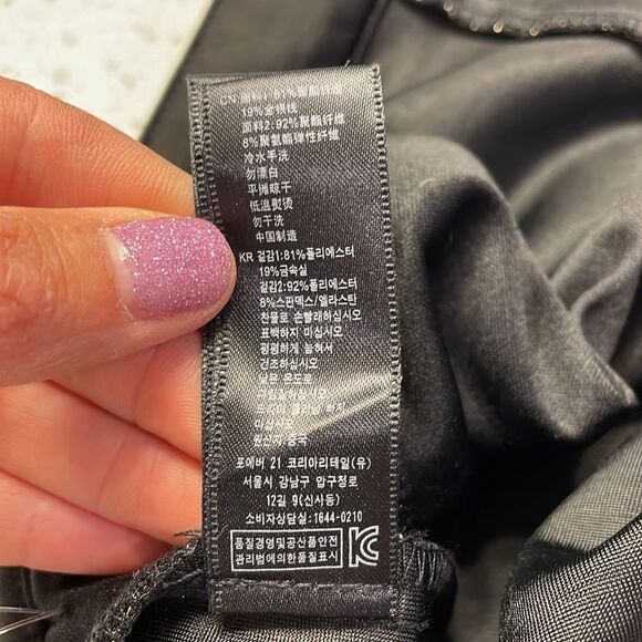 Forever 21 woman’s gold sparkly hot pants shorts - Picture 10 of 12